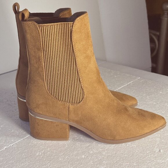 Express SZ 6 Chelsea Tan faux suede look ankle boot modern western retro essenti - Picture 6 of 13